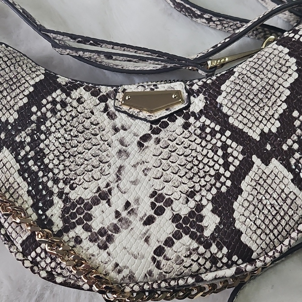 ALDO Snake-Print Zip Clutch in Black & Cream with Gold Hardware -NWOT - Picture 3 of 3